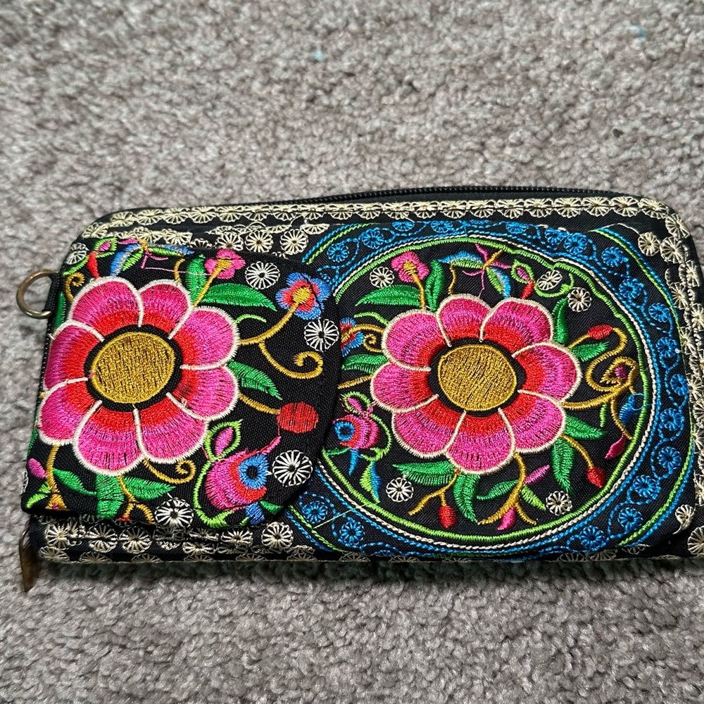 Floral Embroidered Women's Wallet